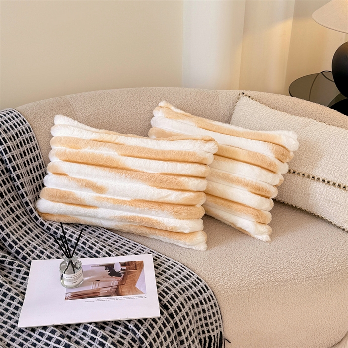 91家纺网 家纺一手货源 找家纺 圣比熊 2025新款兔毛绒抱枕套法兰绒枕套宿舍枕芯套法莱绒30x50枕头套-抽条 兔毛绒抽条-梦幻奶咖