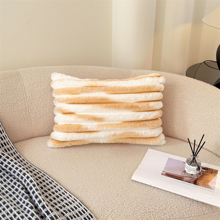 91家纺网 家纺一手货源 找家纺 圣比熊 2025新款兔毛绒抱枕套法兰绒枕套宿舍枕芯套法莱绒30x50枕头套-抽条 兔毛绒抽条-梦幻奶咖