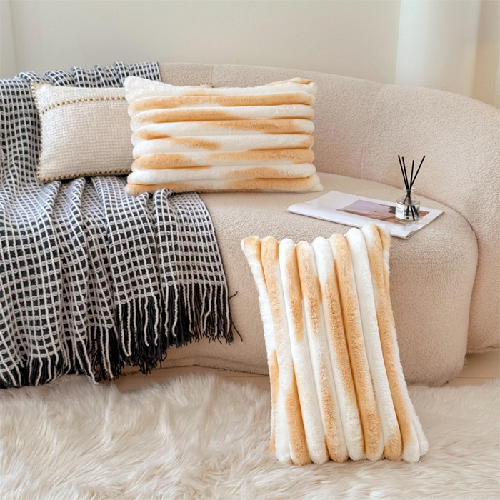 91家纺网 家纺一手货源 找家纺 圣比熊 2025新款兔毛绒抱枕套法兰绒枕套宿舍枕芯套法莱绒30x50枕头套-抽条 兔毛绒抽条-梦幻奶咖