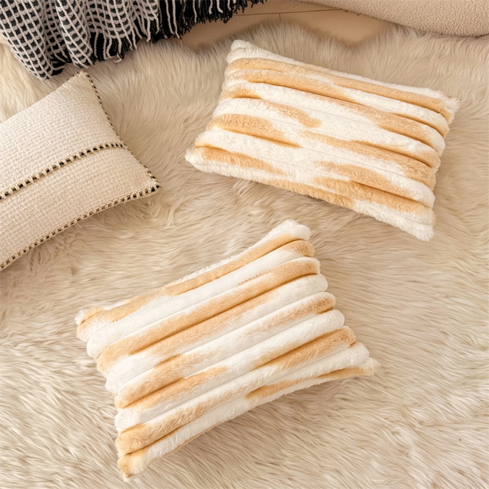 91家纺网 家纺一手货源 找家纺 圣比熊 2025新款兔毛绒抱枕套法兰绒枕套宿舍枕芯套法莱绒30x50枕头套-抽条 兔毛绒抽条-梦幻奶咖