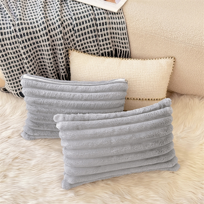 91家纺网 家纺一手货源 找家纺 圣比熊 2025新款兔毛绒抱枕套法兰绒枕套宿舍枕芯套法莱绒30x50枕头套-抽条 兔毛绒抽条-烟雨灰