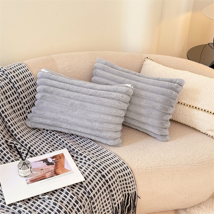 91家纺网 家纺一手货源 找家纺 圣比熊 2025新款兔毛绒抱枕套法兰绒枕套宿舍枕芯套法莱绒30x50枕头套-抽条 兔毛绒抽条-烟雨灰