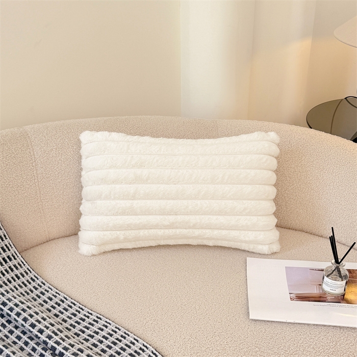 91家纺网 家纺一手货源 找家纺 圣比熊 2025新款兔毛绒抱枕套法兰绒枕套宿舍枕芯套法莱绒30x50枕头套-抽条 兔毛绒抽条-晨曦白