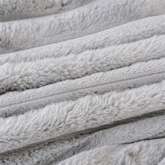 91家纺网 家纺一手货源 找家纺 圣比熊 2025新款兔毛绒抱枕套法兰绒枕套宿舍枕芯套法莱绒30x50枕头套-抽条 兔毛绒抽条-烟雨灰