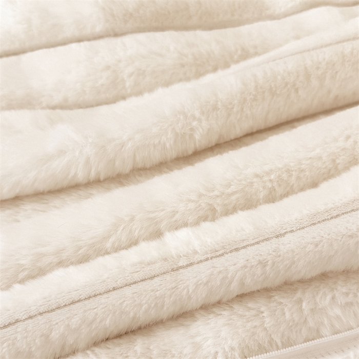 91家纺网 家纺一手货源 找家纺 圣比熊 2025新款兔毛绒抱枕套法兰绒枕套宿舍枕芯套法莱绒30x50枕头套-抽条 兔毛绒抽条-晨曦白