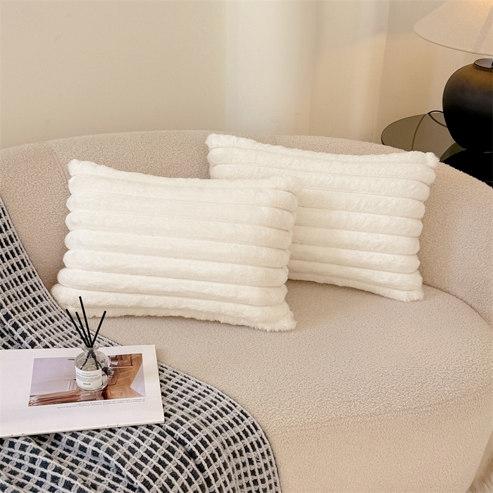 91家纺网 家纺一手货源 找家纺 圣比熊 2025新款兔毛绒抱枕套法兰绒枕套宿舍枕芯套法莱绒30x50枕头套-抽条 兔毛绒抽条-晨曦白