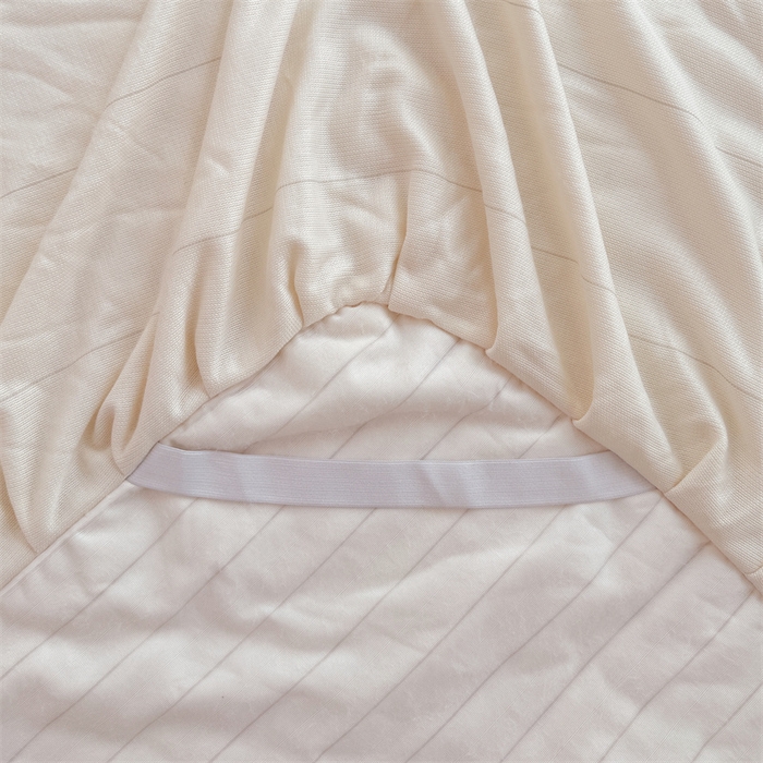 91家纺网 家纺一手货源 找家纺 圣比熊 2025新款兔毛绒床裙法兰绒床垫保护罩牛奶绒床垫法莱绒床单罩-抽条 兔毛绒抽条-晨曦白