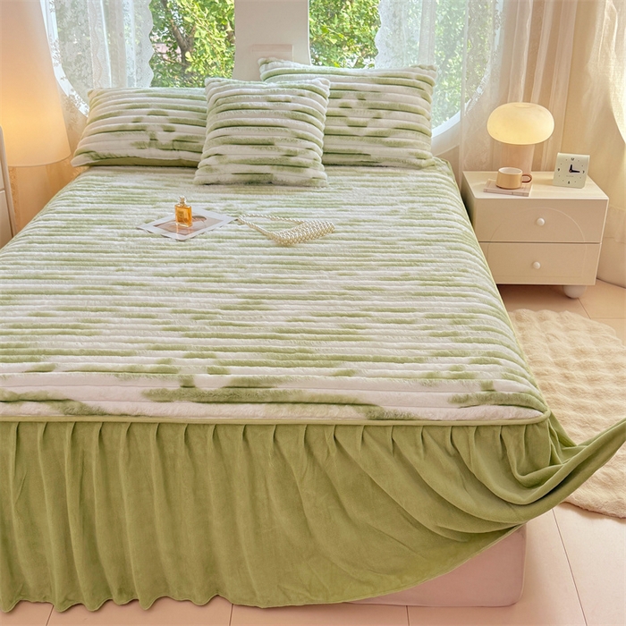 91家纺网 家纺一手货源 找家纺 圣比熊 2025新款兔毛绒床裙法兰绒床垫保护罩牛奶绒床垫法莱绒床单罩-抽条 兔毛绒抽条-梦幻果绿