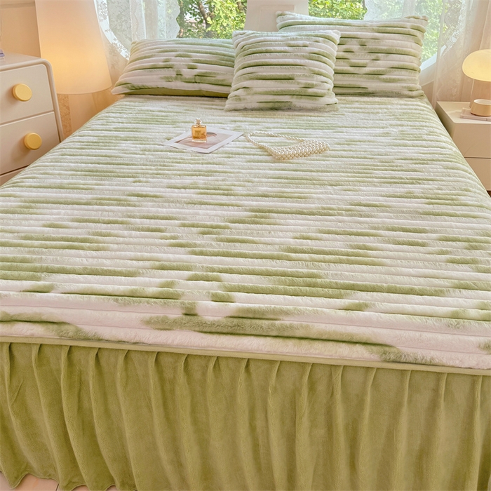 91家纺网 家纺一手货源 找家纺 圣比熊 2025新款兔毛绒床裙法兰绒床垫保护罩牛奶绒床垫法莱绒床单罩-抽条 兔毛绒抽条-梦幻果绿
