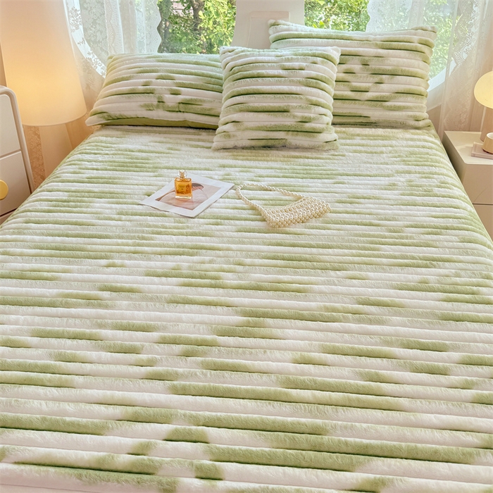 91家纺网 家纺一手货源 找家纺 圣比熊 2025新款兔毛绒床裙法兰绒床垫保护罩牛奶绒床垫法莱绒床单罩-抽条 兔毛绒抽条-梦幻果绿