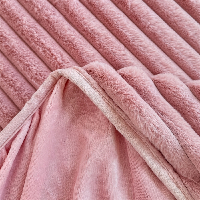 91家纺网 家纺一手货源 找家纺 圣比熊 2025新款兔毛绒床裙法兰绒床垫保护罩牛奶绒床垫法莱绒床单罩-抽条 兔毛绒抽条-云梦粉