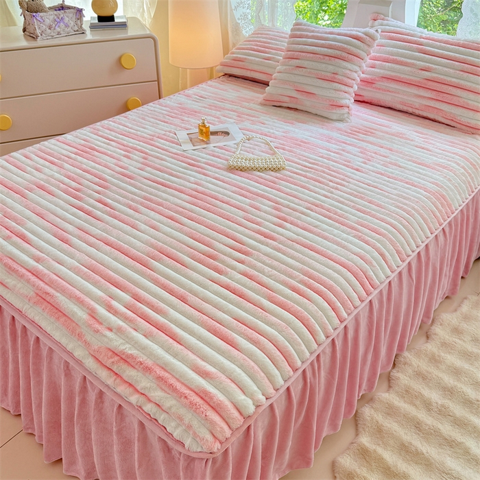 91家纺网 家纺一手货源 找家纺 圣比熊 2025新款兔毛绒床裙法兰绒床垫保护罩牛奶绒床垫法莱绒床单罩-抽条 兔毛绒抽条-梦幻樱粉