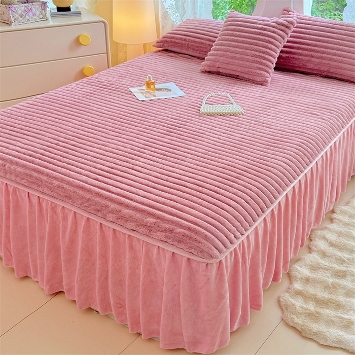 91家纺网 家纺一手货源 找家纺 圣比熊 2025新款兔毛绒床裙法兰绒床垫保护罩牛奶绒床垫法莱绒床单罩-抽条 兔毛绒抽条-云梦粉