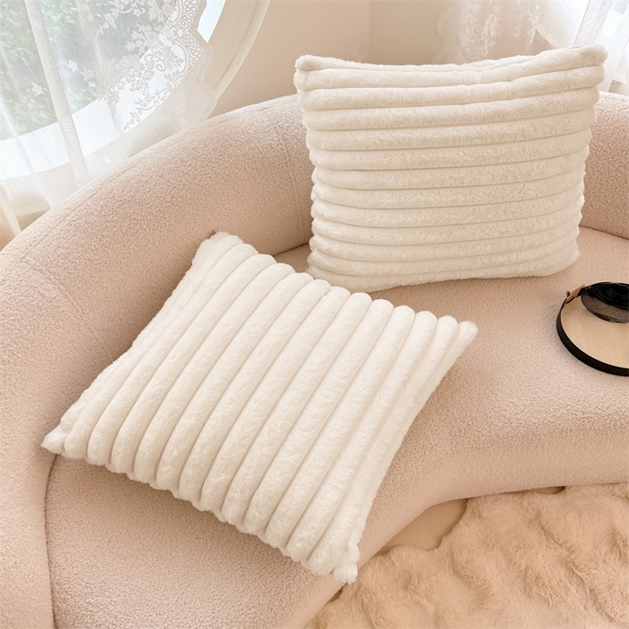 91家纺网 家纺一手货源 找家纺 圣比熊 2025新款兔毛绒抱枕套法兰绒枕套宿舍枕芯套法莱绒枕头套-抽条 兔毛绒抽条-晨曦白