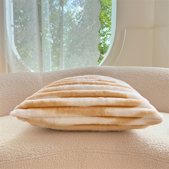 91家纺网 家纺一手货源 找家纺 圣比熊 2025新款兔毛绒抱枕套法兰绒枕套宿舍枕芯套法莱绒枕头套-抽条 兔毛绒抽条-梦幻奶咖