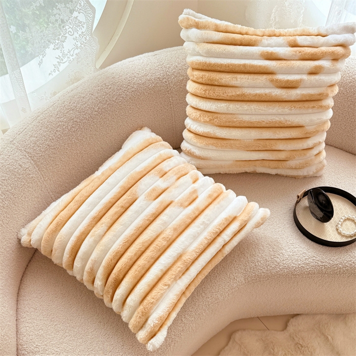 91家纺网 家纺一手货源 找家纺 圣比熊 2025新款兔毛绒抱枕套法兰绒枕套宿舍枕芯套法莱绒枕头套-抽条 兔毛绒抽条-梦幻奶咖