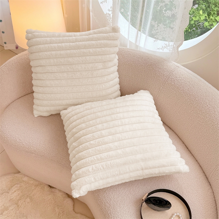 91家纺网 家纺一手货源 找家纺 圣比熊 2025新款兔毛绒抱枕套法兰绒枕套宿舍枕芯套法莱绒枕头套-抽条 兔毛绒抽条-晨曦白