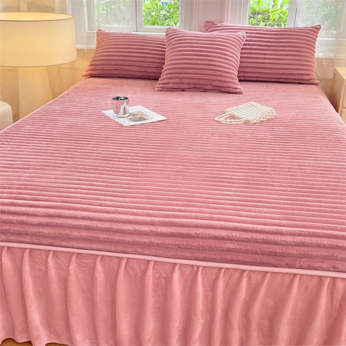 91家纺网 家纺一手货源 找家纺 梦舒羽 2025新款法莱绒床裙法兰绒床垫保护罩牛奶绒兔毛绒床垫床单罩-抽条 法莱绒抽条-云梦粉