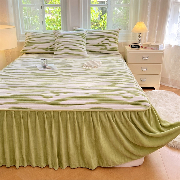 91家纺网 家纺一手货源 找家纺 梦舒羽 2025新款法莱绒床裙法兰绒床垫保护罩牛奶绒兔毛绒床垫床单罩-抽条 法莱绒抽条-梦幻果绿