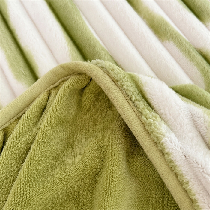 91家纺网 家纺一手货源 找家纺 梦舒羽 2025新款法莱绒床裙法兰绒床垫保护罩牛奶绒兔毛绒床垫床单罩-抽条 法莱绒抽条-梦幻果绿