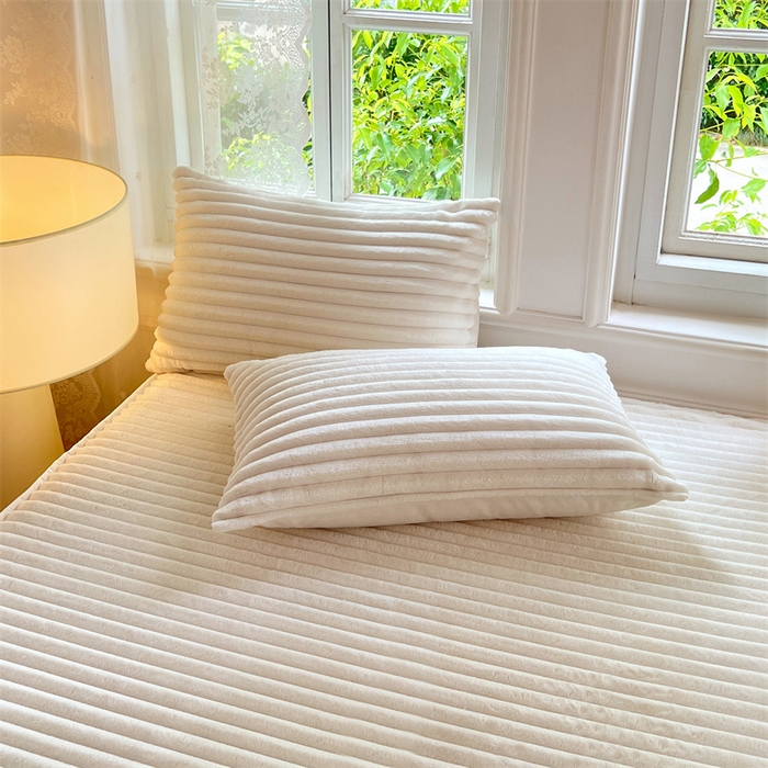 91家纺网 家纺一手货源 找家纺 梦舒羽 2025新款法莱绒床裙法兰绒床垫保护罩牛奶绒兔毛绒床垫床单罩-抽条 法莱绒抽条-晨曦白