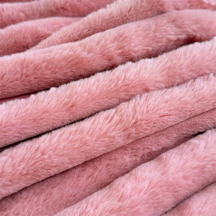 91家纺网 家纺一手货源 找家纺 圣比熊 2025新款兔毛绒抱枕套法兰绒枕套宿舍枕芯套法莱绒枕头套-抽条 兔毛绒抽条-云梦粉