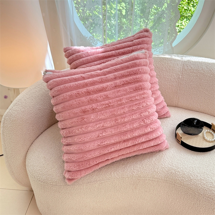 91家纺网 家纺一手货源 找家纺 圣比熊 2025新款兔毛绒抱枕套法兰绒枕套宿舍枕芯套法莱绒枕头套-抽条 兔毛绒抽条-云梦粉