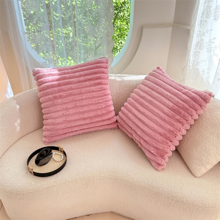 91家纺网 家纺一手货源 找家纺 圣比熊 2025新款兔毛绒抱枕套法兰绒枕套宿舍枕芯套法莱绒枕头套-抽条 兔毛绒抽条-云梦粉