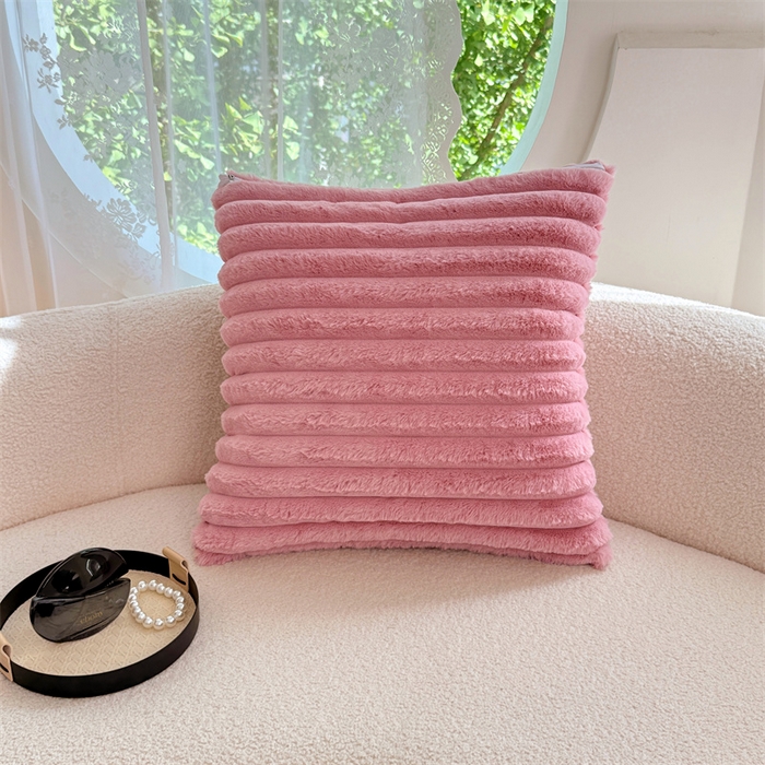 91家纺网 家纺一手货源 找家纺 圣比熊 2025新款兔毛绒抱枕套法兰绒枕套宿舍枕芯套法莱绒枕头套-抽条 兔毛绒抽条-云梦粉