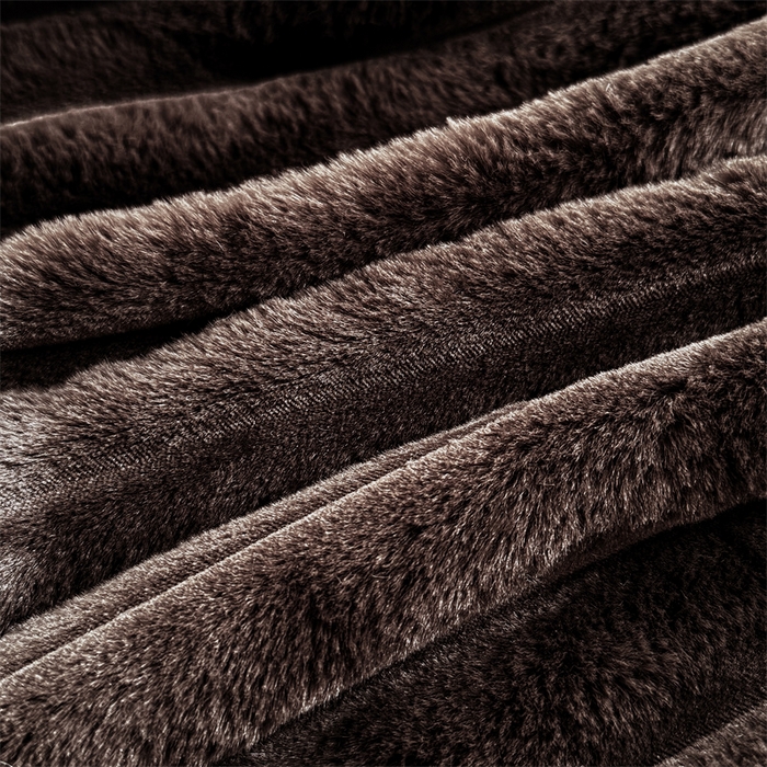 91家纺网 家纺一手货源 找家纺 圣比熊 2025新款兔毛绒抱枕套法兰绒枕套宿舍枕芯套法莱绒枕头套-抽条 兔毛绒抽条-咖啡色