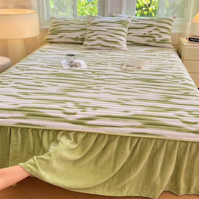 91家纺网 家纺一手货源 找家纺 梦舒羽 2025新款法莱绒床裙法兰绒床垫保护罩牛奶绒兔毛绒床垫床单罩-抽条 法莱绒抽条-梦幻果绿