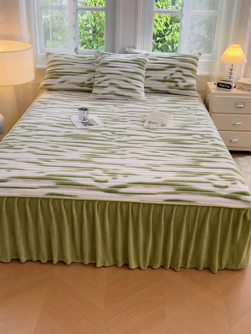 91家纺网 家纺一手货源 找家纺 梦舒羽 2025新款法莱绒床裙法兰绒床垫保护罩牛奶绒兔毛绒床垫床单罩-抽条 法莱绒抽条-梦幻果绿