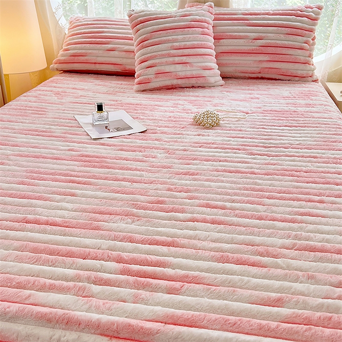 91家纺网 家纺一手货源 找家纺 圣比熊 2025新款兔毛绒床笠床垫法兰绒保护套牛奶绒席梦思法莱绒床垫套-抽条 兔毛绒抽条-梦幻樱粉