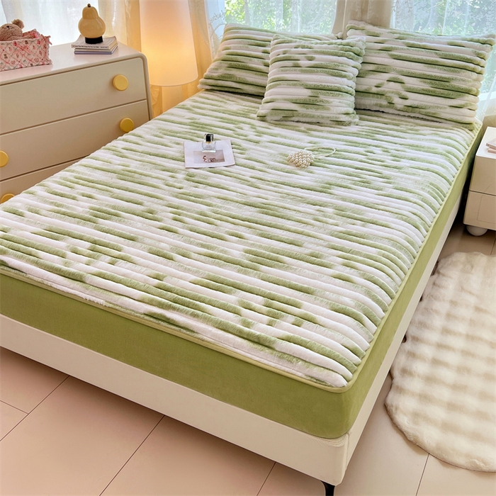 91家纺网 家纺一手货源 找家纺 圣比熊 2025新款兔毛绒床笠床垫法兰绒保护套牛奶绒席梦思法莱绒床垫套-抽条 兔毛绒抽条-梦幻果绿