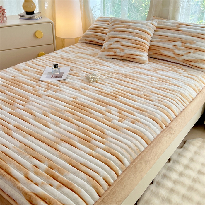 91家纺网 家纺一手货源 找家纺 圣比熊 2025新款兔毛绒床笠床垫法兰绒保护套牛奶绒席梦思法莱绒床垫套-抽条 兔毛绒抽条-梦幻奶咖