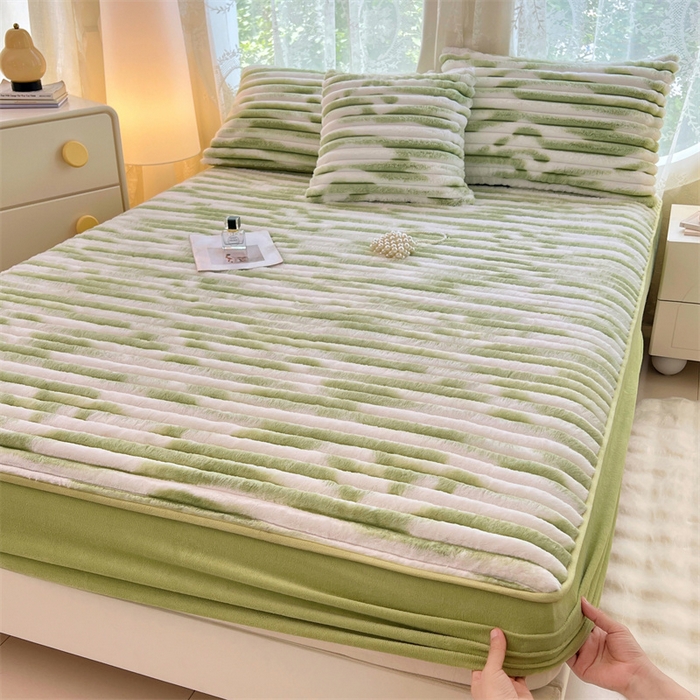 91家纺网 家纺一手货源 找家纺 圣比熊 2025新款兔毛绒床笠床垫法兰绒保护套牛奶绒席梦思法莱绒床垫套-抽条 兔毛绒抽条-梦幻果绿