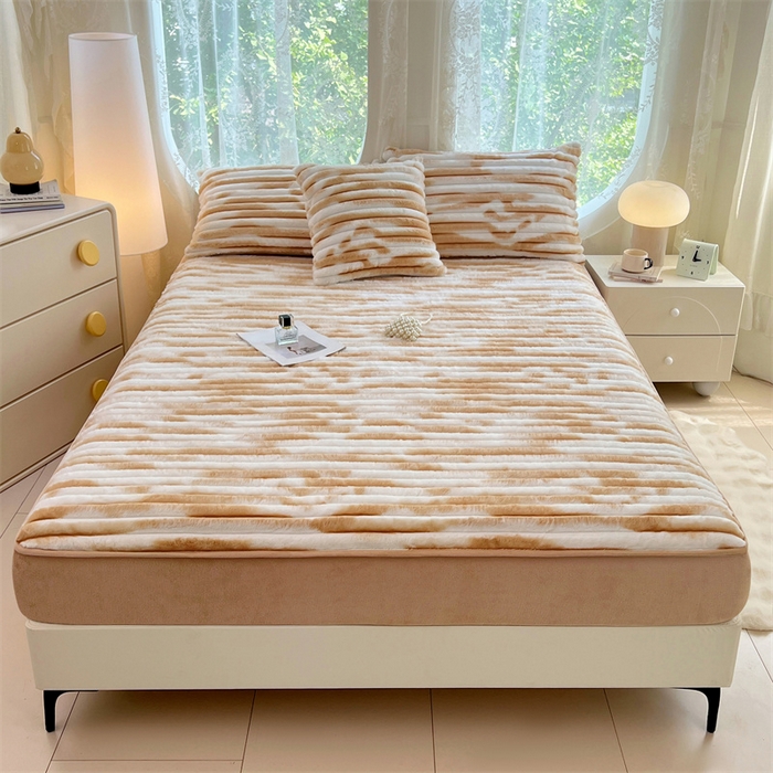 91家纺网 家纺一手货源 找家纺 圣比熊 2025新款兔毛绒床笠床垫法兰绒保护套牛奶绒席梦思法莱绒床垫套-抽条 兔毛绒抽条-梦幻奶咖