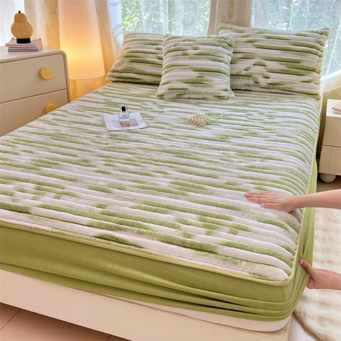 91家纺网 家纺一手货源 找家纺 圣比熊 2025新款兔毛绒床笠床垫法兰绒保护套牛奶绒席梦思法莱绒床垫套-抽条 兔毛绒抽条-梦幻果绿