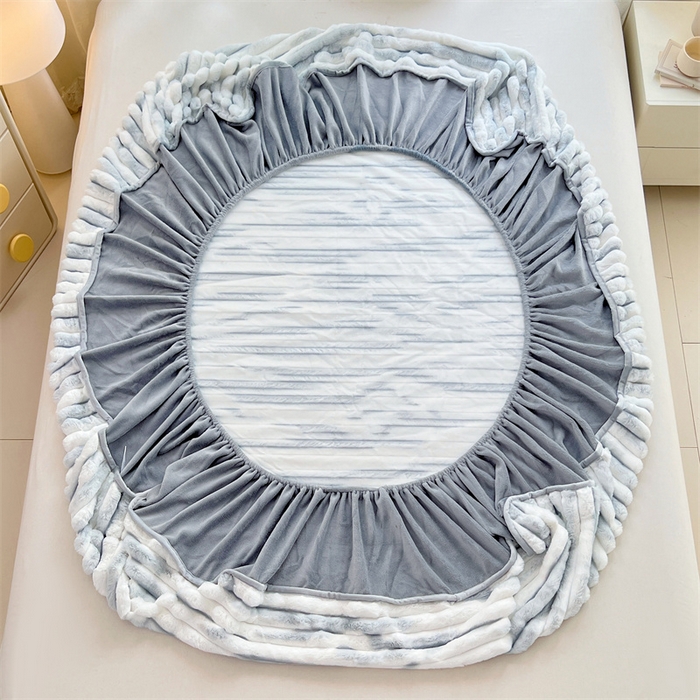 91家纺网 家纺一手货源 找家纺 圣比熊 2025新款兔毛绒床笠床垫法兰绒保护套牛奶绒席梦思法莱绒床垫套-抽条 兔毛绒抽条-梦幻浅灰