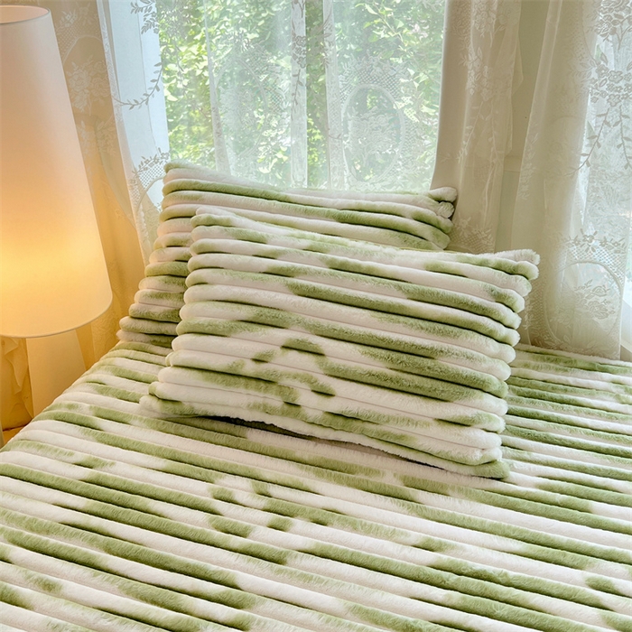 91家纺网 家纺一手货源 找家纺 圣比熊 2025新款兔毛绒床笠床垫法兰绒保护套牛奶绒席梦思法莱绒床垫套-抽条 兔毛绒抽条-梦幻果绿