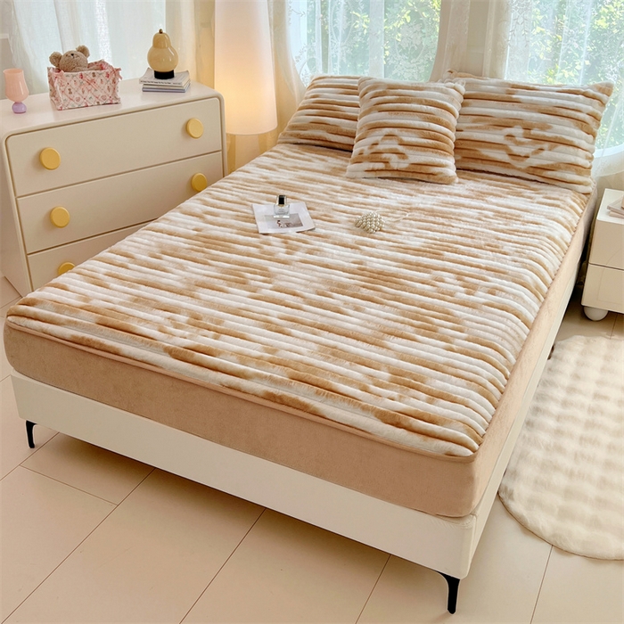 91家纺网 家纺一手货源 找家纺 圣比熊 2025新款兔毛绒床笠床垫法兰绒保护套牛奶绒席梦思法莱绒床垫套-抽条 兔毛绒抽条-梦幻奶咖