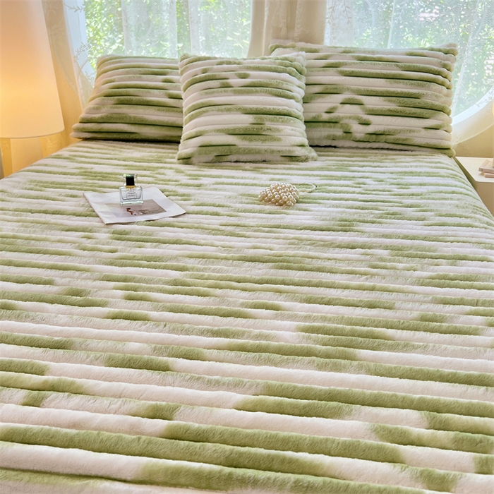 91家纺网 家纺一手货源 找家纺 圣比熊 2025新款兔毛绒床笠床垫法兰绒保护套牛奶绒席梦思法莱绒床垫套-抽条 兔毛绒抽条-梦幻果绿