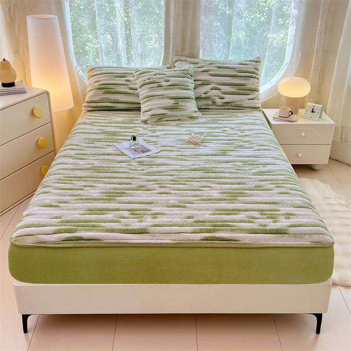 91家纺网 家纺一手货源 找家纺 圣比熊 2025新款兔毛绒床笠床垫法兰绒保护套牛奶绒席梦思法莱绒床垫套-抽条 兔毛绒抽条-梦幻果绿