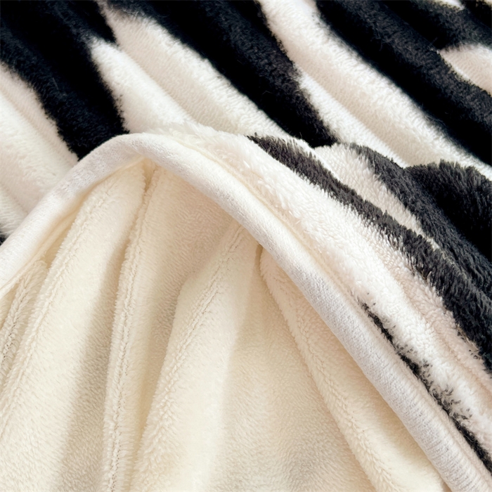 91家纺网 家纺一手货源 找家纺 梦舒羽 2025新款法莱绒床裙法兰绒床垫保护罩牛奶绒兔毛绒床垫床单罩-抽条 法莱绒抽条-梦幻墨白