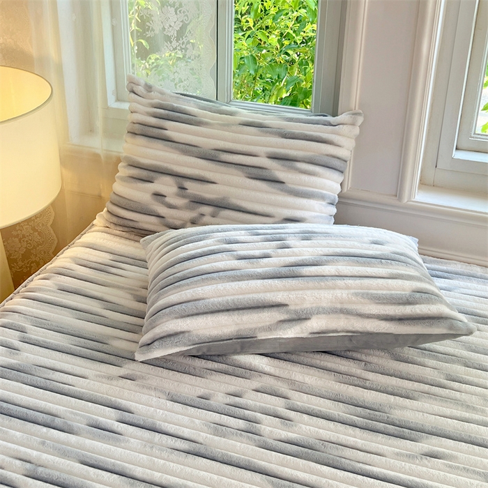 91家纺网 家纺一手货源 找家纺 梦舒羽 2025新款法莱绒床裙法兰绒床垫保护罩牛奶绒兔毛绒床垫床单罩-抽条 法莱绒抽条-梦幻浅灰