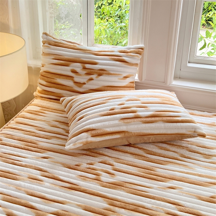 91家纺网 家纺一手货源 找家纺 梦舒羽 2025新款法莱绒床裙法兰绒床垫保护罩牛奶绒兔毛绒床垫床单罩-抽条 法莱绒抽条-梦幻奶咖