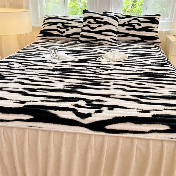 91家纺网 家纺一手货源 找家纺 梦舒羽 2025新款法莱绒床裙法兰绒床垫保护罩牛奶绒兔毛绒床垫床单罩-抽条 法莱绒抽条-梦幻墨白