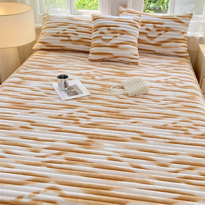 91家纺网 家纺一手货源 找家纺 梦舒羽 2025新款法莱绒床裙法兰绒床垫保护罩牛奶绒兔毛绒床垫床单罩-抽条 法莱绒抽条-梦幻奶咖