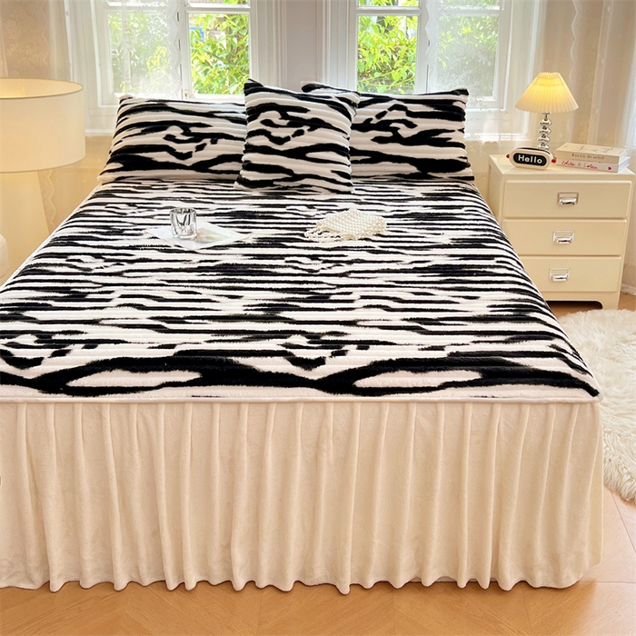 91家纺网 家纺一手货源 找家纺 梦舒羽 2025新款法莱绒床裙法兰绒床垫保护罩牛奶绒兔毛绒床垫床单罩-抽条 法莱绒抽条-梦幻墨白