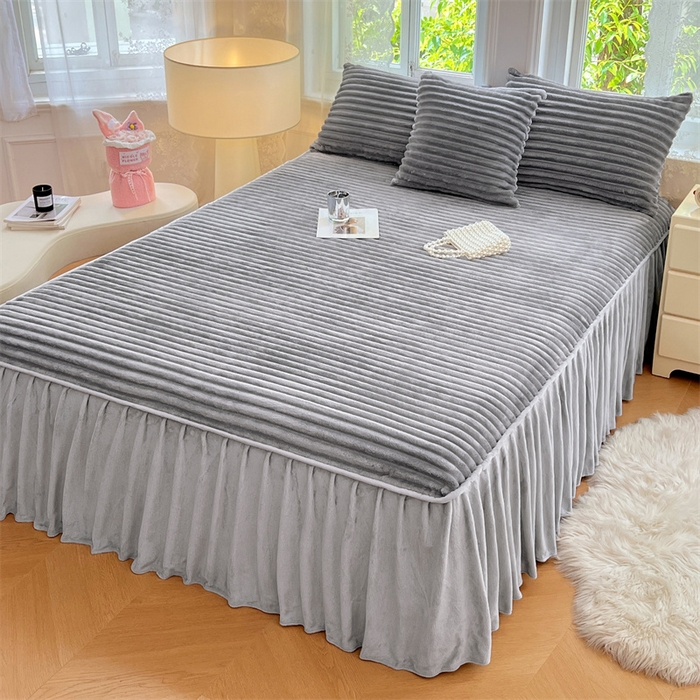 91家纺网 家纺一手货源 找家纺 梦舒羽 2025新款法莱绒床裙法兰绒床垫保护罩牛奶绒兔毛绒床垫床单罩-抽条 法莱绒抽条-烟雨灰